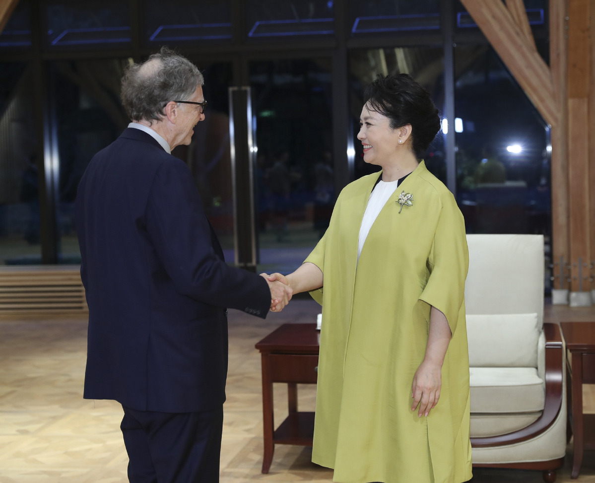 Peng Liyuan Meets Bill Gates